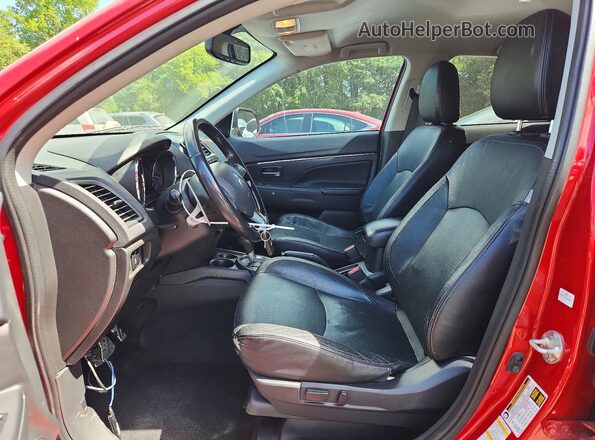 JA4AP4AW2HZ061927 2017 MITSUBISHI OUTLANDER Red Widok wnętrza z przodu