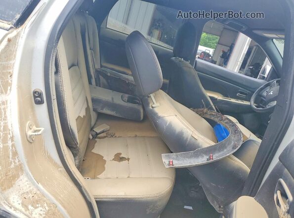 JA4AP4AW2LU009610 2020 MITSUBISHI OUTLANDER White Հետևի նստատեղերի տեսք