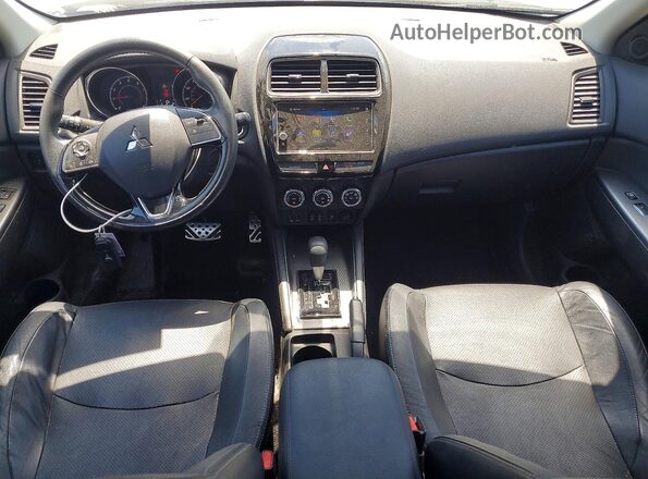 JA4AP4AW3JZ001550 2018 MITSUBISHI OUTLANDER White წინა პანელის ხედი