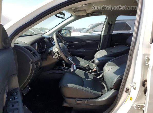 JA4AP4AW9HZ026799 2017 MITSUBISHI OUTLANDER Белый Вид салона спереди