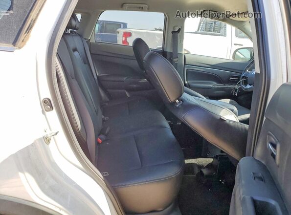 JA4AP4AW9HZ026799 2017 MITSUBISHI OUTLANDER Белый Вид задней части салона
