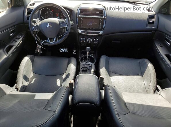 JA4AP4AW9HZ026799 2017 MITSUBISHI OUTLANDER Белый Вид панели приборов