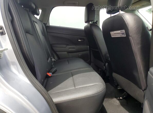 JA4AP4AWXGZ027619 2016 MITSUBISHI OUTLANDER Silver Widok wnętrza z tyłu