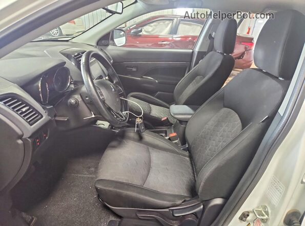 JA4APVAU1MU013475 2021 MITSUBISHI OUTLANDER White Вид салону спереду