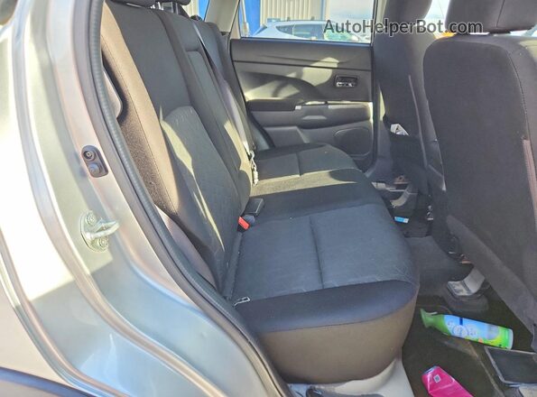 JA4APVAU3MU017091 2021 MITSUBISHI OUTLANDER Gray Rear interior view