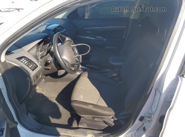 JA4APVAU8MU014302 2021 MITSUBISHI OUTLANDER Белый Вид салона спереди
