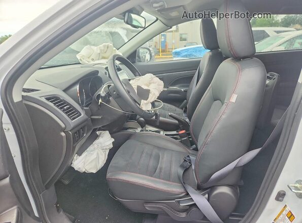 JA4APVAUXNU023133 2022 MITSUBISHI OUTLANDER White Widok wnętrza z przodu