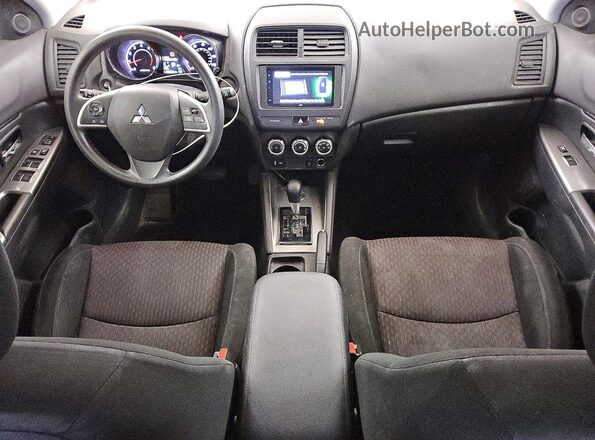 JA4AR3AU0KU007758 2019 MITSUBISHI OUTLANDER Silver Widok deski rozdzielczej
