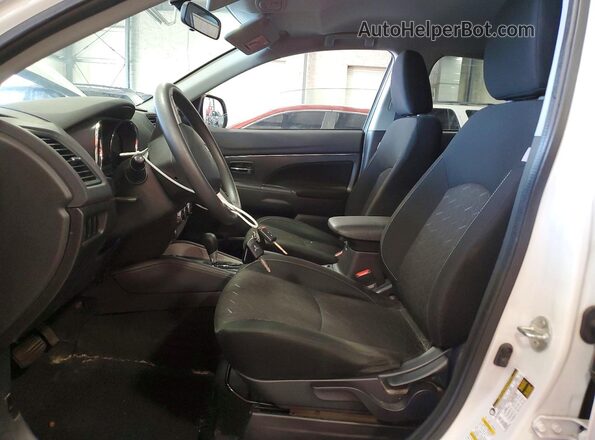 JA4AR3AU0LU004330 2020 MITSUBISHI OUTLANDER White Front interior view
