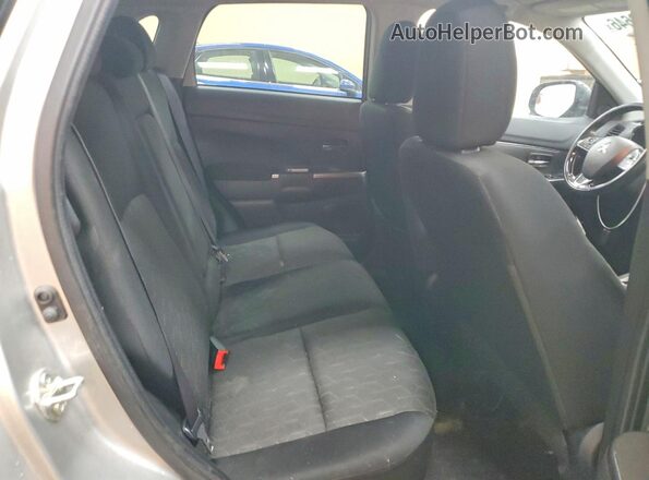 JA4AR3AU0LU019166 2020 MITSUBISHI OUTLANDER Silver Rear interior view
