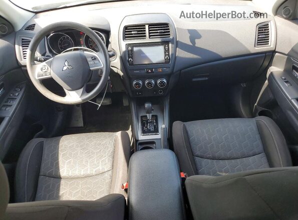JA4AR3AU8LU013096 2020 MITSUBISHI OUTLANDER Silver Առջևի վահանակի տեսք