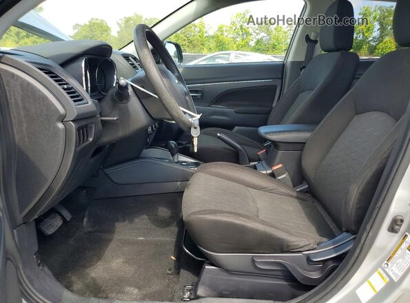 JA4AR3AU8LU013096 2020 MITSUBISHI OUTLANDER Silver Սալոնի դիմացի տեսք