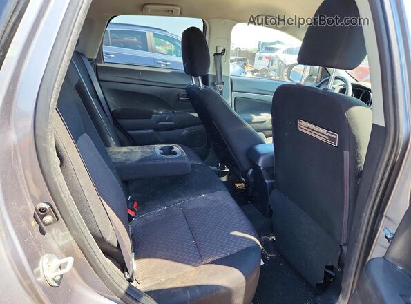 JA4AR3AW2HZ026468 2017 MITSUBISHI OUTLANDER Gray Widok tylnych siedzeń