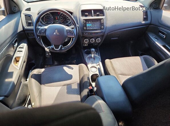 JA4AR3AW2HZ026468 2017 MITSUBISHI OUTLANDER Gray Widok deski rozdzielczej