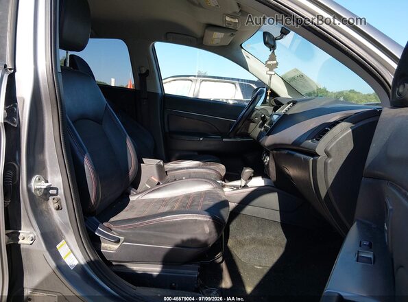 JA4AR3AW7JZ032580 2018 MITSUBISHI OUTLANDER SPORT Серый Вид салона спереди