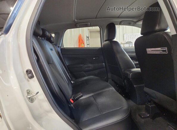 JA4AR4AW3HZ047450 2017 MITSUBISHI OUTLANDER White Vista interior trasera