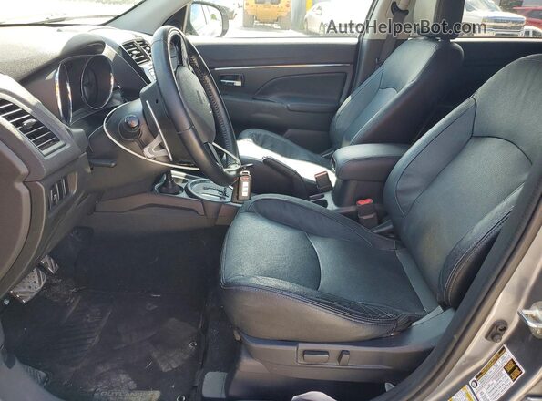 JA4AR4AW6GZ033699 2016 MITSUBISHI OUTLANDER Gray Front interior view