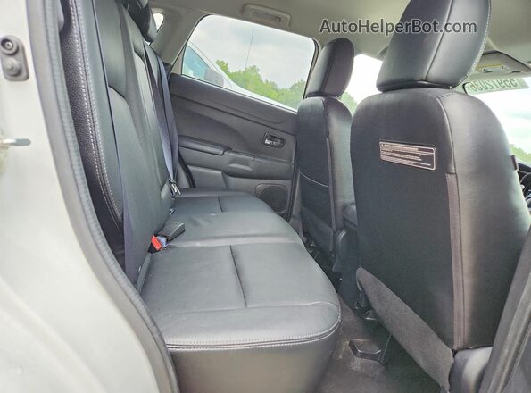 JA4AR4AW6HZ029623 2017 MITSUBISHI OUTLANDER White Vista interior trasera