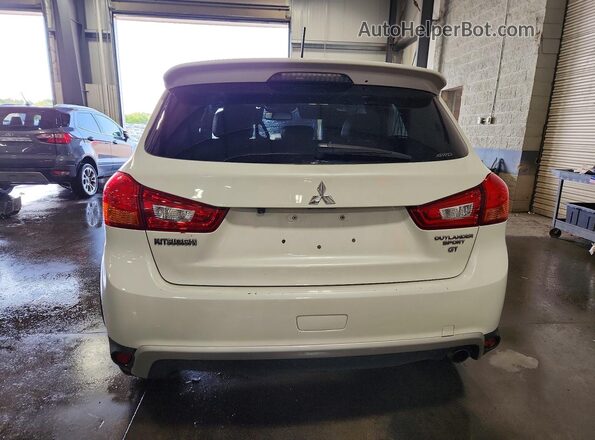JA4AR4AWXGZ028408 2016 MITSUBISHI OUTLANDER White Rear view