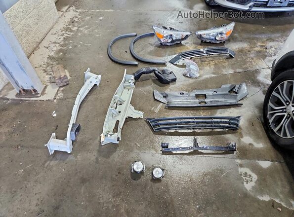 JA4AR4AWXGZ028408 2016 MITSUBISHI OUTLANDER White Engine compartment view
