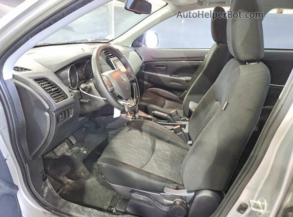 JA4ARUAU7RU024881 2024 MITSUBISHI OUTLANDER Silver Вид салону спереду