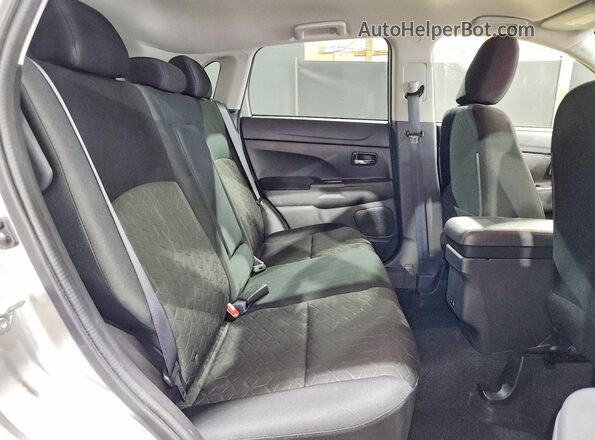 JA4ARUAU7RU024881 2024 MITSUBISHI OUTLANDER Silver Вид задньої частини салону