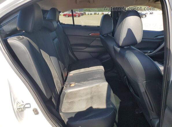 JA4ASWAA8NZ060307 2022 MITSUBISHI ECLIPSE White Vista de los asientos traseros