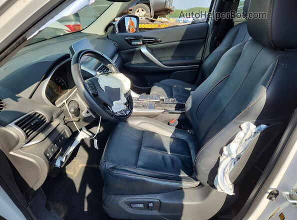 JA4AT5AA8JZ048692 2018 MITSUBISHI ECLIPSE White Front interior view