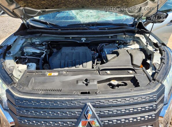 JA4ATVAA8RZ059431 2024 MITSUBISHI ECLIPSE Silver Widok komory silnika