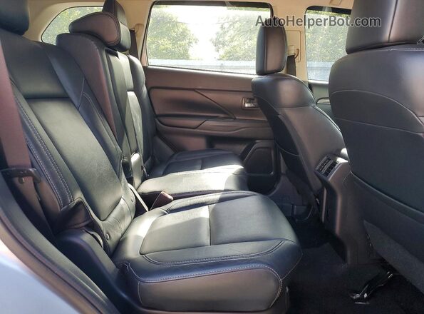 JA4AZ3A30LZ043378 2020 MITSUBISHI OUTLANDER Silver Սալոնի հետևի տեսք