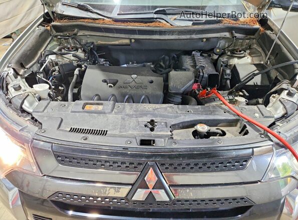 JA4AZ3A32LZ040708 2020 MITSUBISHI OUTLANDER Silver ძრავის განყოფილების ხედი
