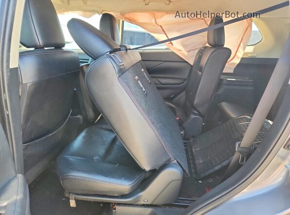 JA4AZ3A39JZ006360 2018 MITSUBISHI OUTLANDER Silver Widok wnętrza z tyłu
