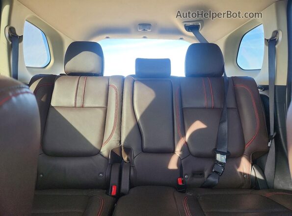 JA4J24A58JZ032170 2018 MITSUBISHI OUTLANDER White Հետևի նստատեղերի տեսք