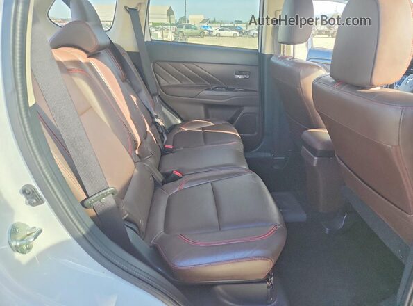 JA4J24A58JZ032170 2018 MITSUBISHI OUTLANDER White Սալոնի հետևի տեսք