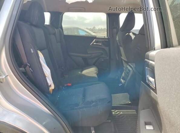 JA4J3UA81SZ054357 2025 MITSUBISHI OUTLANDER Silver Widok wnętrza z tyłu