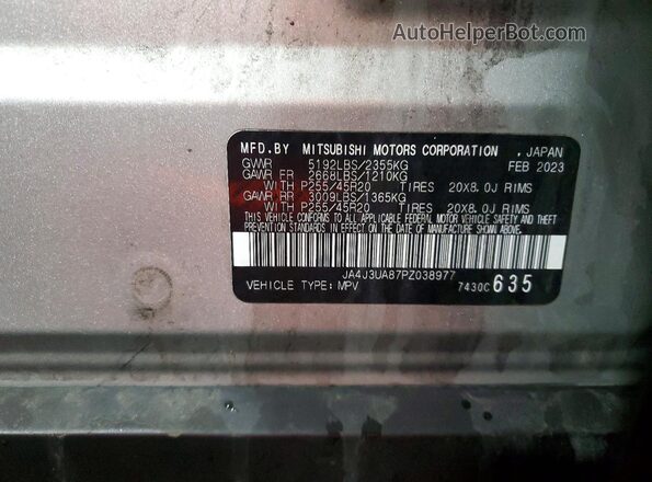 JA4J3UA87PZ038977 2023 MITSUBISHI OUTLANDER Silver Widok naklejki z numerem VIN