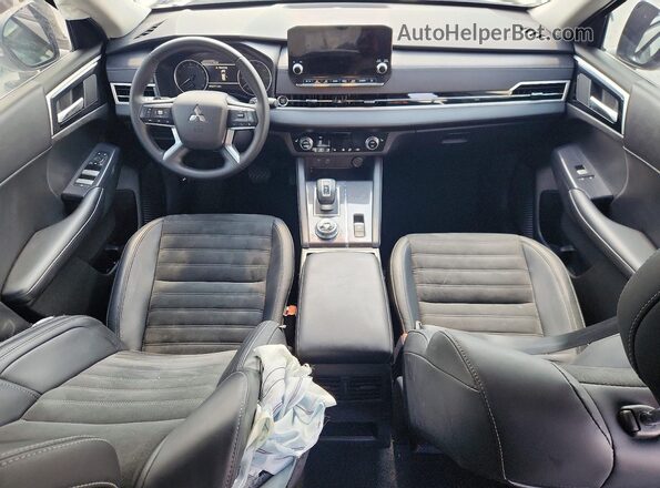 JA4J3UA88PZ061829 2023 MITSUBISHI OUTLANDER Silver Вид панелі приладів