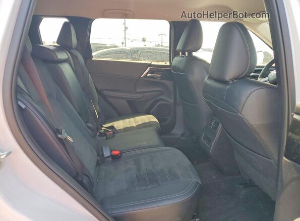 JA4J3VA83RZ057132 2024 MITSUBISHI OUTLANDER White Սալոնի հետևի տեսք