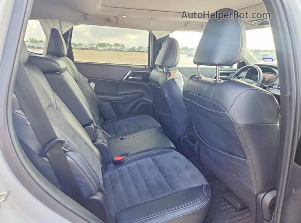 JA4J3VA89RZ025561 2024 MITSUBISHI OUTLANDER Black Widok wnętrza z tyłu