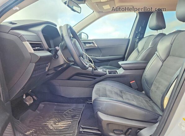JA4J3VA89RZ025561 2024 MITSUBISHI OUTLANDER Black Widok wnętrza z przodu