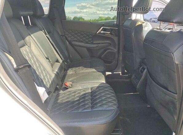 JA4J3VA8XPZ008474 2023 MITSUBISHI OUTLANDER White უკანა სალონის ხედი