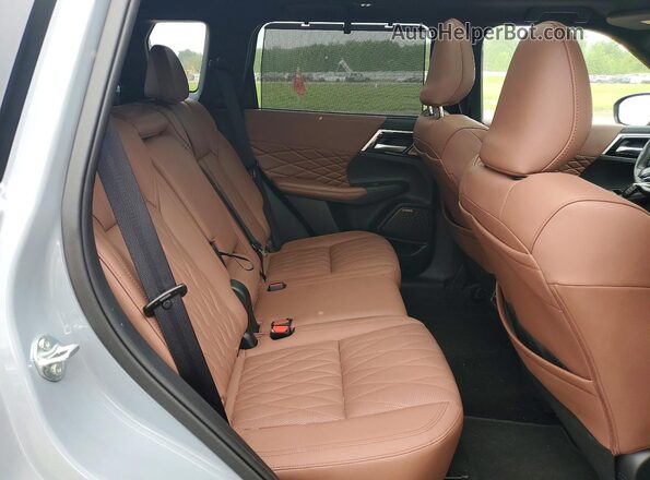 JA4J3WA8XSZ024043 2025 MITSUBISHI OUTLANDER Blue Вид задньої частини салону