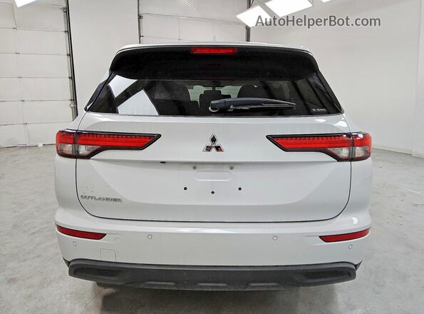 JA4J4TA88NZ033159 2022 MITSUBISHI OUTLANDER White Հետևի տեսք