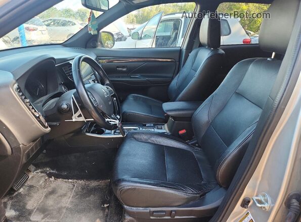 JA4JZ3AX7JZ603865 2018 MITSUBISHI OUTLANDER Silver Widok wnętrza z przodu