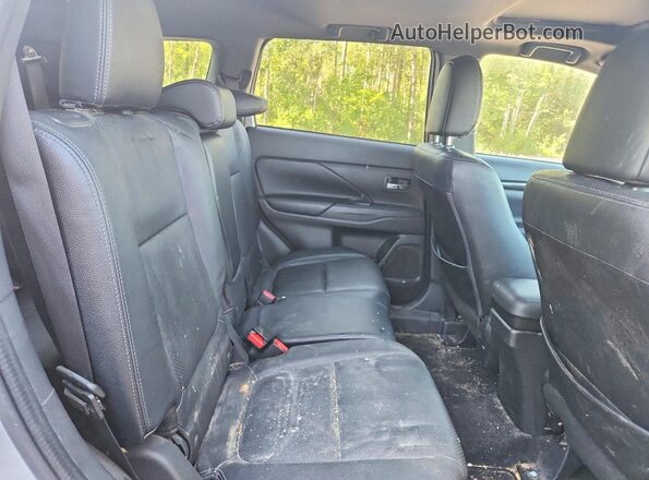 JA4JZ3AX7JZ603865 2018 MITSUBISHI OUTLANDER Silver Widok wnętrza z tyłu
