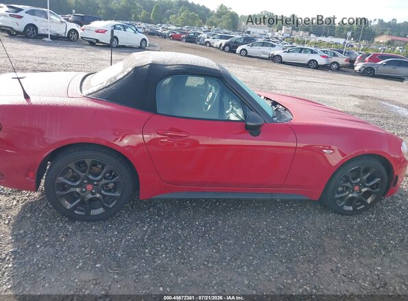 JC1NFAEKXH0120613 2017 FIAT 124 SPIDER Red Widok wnętrza z tyłu