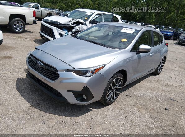 JF1GUAFC2T8200609 2026 SUBARU IMPREZA Silver Առջևի ձախ երեք քառորդ տեսարան