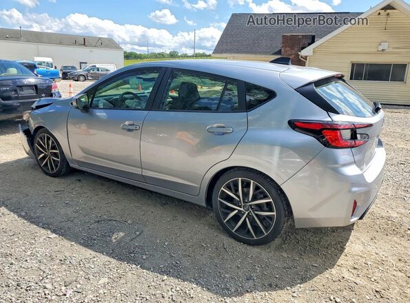 JF1GUAFC9R8899052 2024 SUBARU IMPREZA Серебряный Задняя левая четверть
