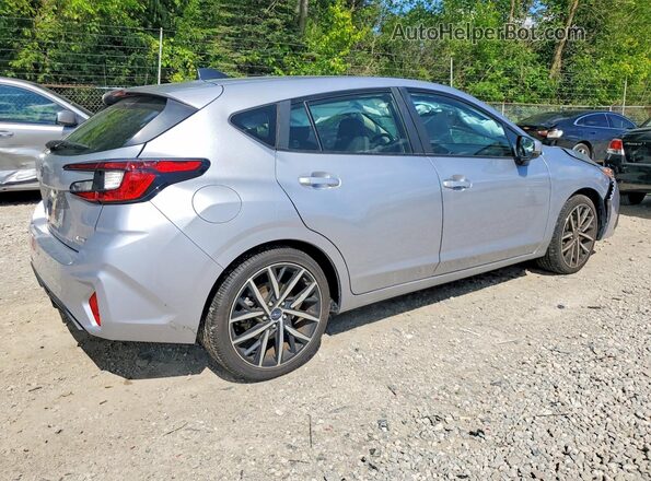 JF1GUAFC9R8899052 2024 SUBARU IMPREZA Серебряный Задняя правая четверть