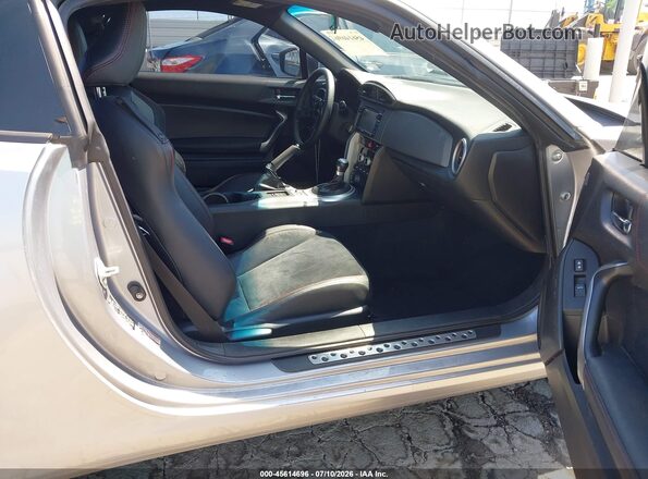 JF1ZCAC16H8606396 2017 SUBARU BRZ Silver Widok wnętrza z przodu